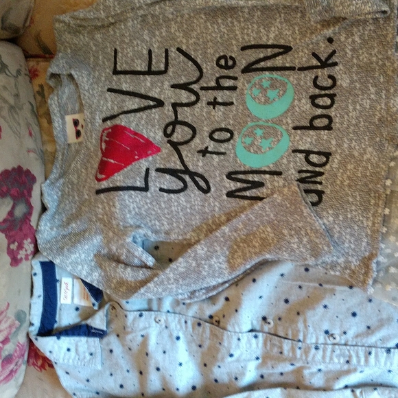 Girls shirt bundle - Picture 4 of 4
